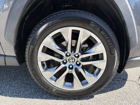Certified 2020 Toyota RAV4 XLE Premium FWD image 22
