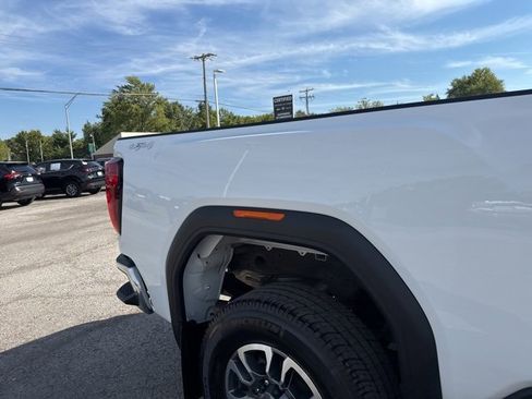 Used 2024 GMC Sierra 2500 SLE image 9