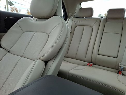 Used 2017 Lincoln Continental Reserve w/ Climate Package image 18