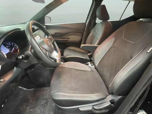 Used 2019 Nissan Kicks S FWD image 23