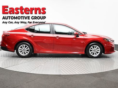 Used 2025 Toyota Camry SE FWD image 4