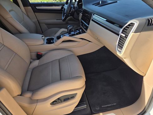 Used 2022 Porsche Cayenne S image 7
