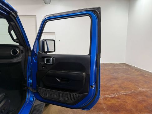 Used 2024 Jeep Wrangler Unlimited Sahara w/ Technology Group AWD/4WD image 59