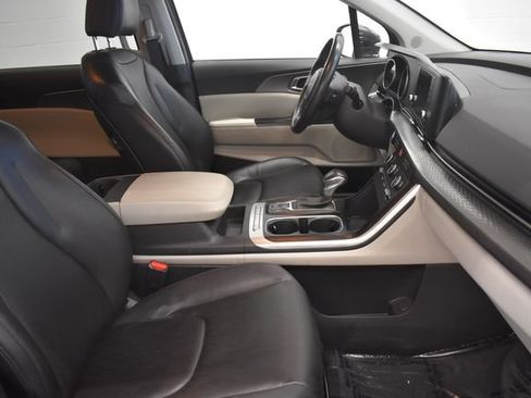 Used 2024 Kia Carnival LX FWD image 15