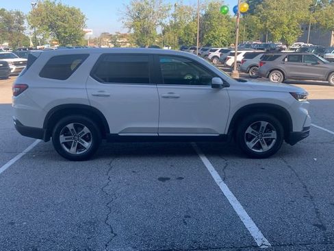 Used 2025 Honda Pilot EX-L image 4