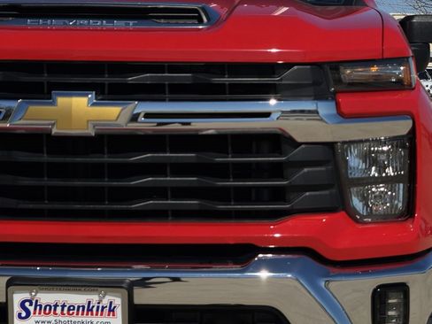 Used 2024 Chevrolet Silverado 2500 LT image 8