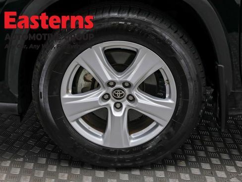 Used 2023 Toyota Highlander L image 32