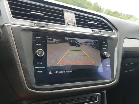 Used 2020 Volkswagen Tiguan SE w/ Panoramic Sunroof Package FWD image 26