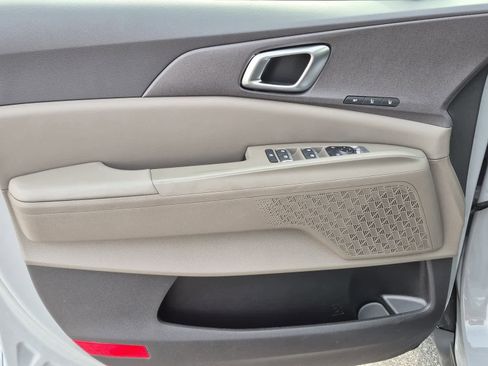 Used 2026 Kia Carnival EX image 12