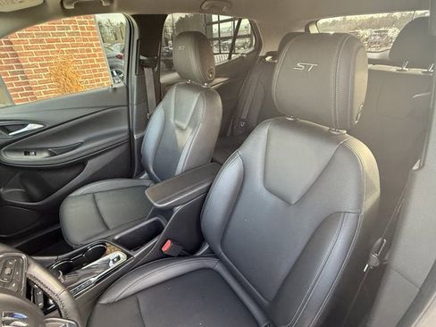 Used 2024 Buick Encore GX Sport Touring w/ Comfort Package image 18