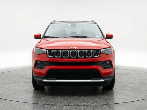 Used 2025 Jeep Compass Limited AWD/4WD image 2