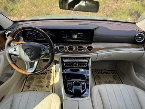Used 2018 Mercedes-Benz E 400 4MATIC Wagon image 23
