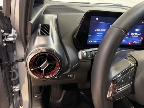 Used 2025 Chevrolet Equinox EV RS FWD image 15