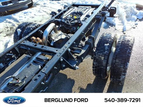 New 2026 Ford F550 4x4 Crew Cab image 7