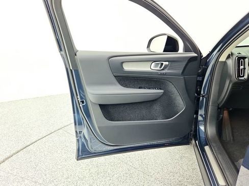 New 2026 Volvo XC40 B5 Core w/ Climate Package image 23