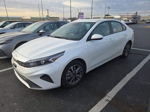 Certified 2024 Kia Forte LXS image 1