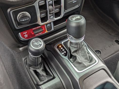 Used 2024 Jeep Wrangler Unlimited image 16