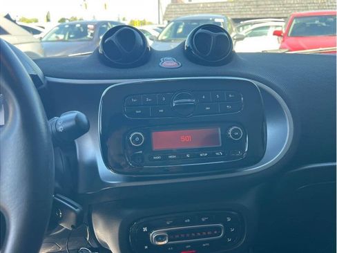 Used 2016 smart fortwo pure RWD image 23