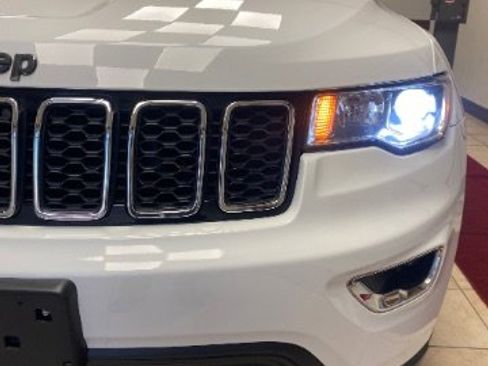 Used 2020 Jeep Grand Cherokee Laredo w/ Laredo X Package image 10