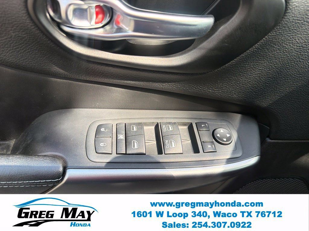 Used 2021 Jeep Cherokee Latitude FWD image 11