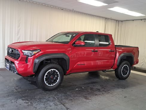 Used 2024 Toyota Tacoma TRD Off-Road image 3