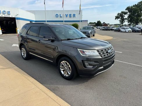 Used 2017 Ford Explorer XLT w/ Equipment Group 202A FWD image 9