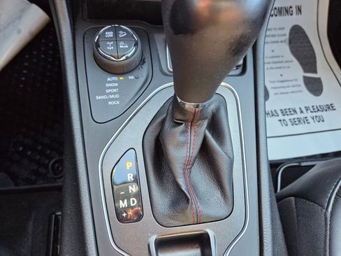 Used 2022 Jeep Cherokee Trailhawk image 33