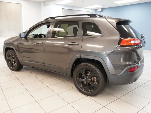 Used 2016 Jeep Cherokee Latitude w/ Comfort/Convenience Group AWD/4WD image 8