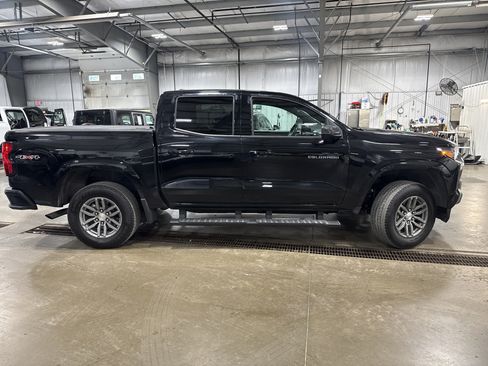 Used 2024 Chevrolet Colorado LT w/ LT Convenience Package AWD/4WD image 3