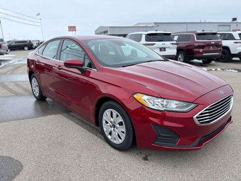 Used 2019 Ford Fusion S image 3