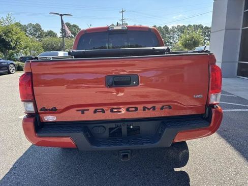 Used 2018 Toyota Tacoma TRD Sport AWD/4WD image 5