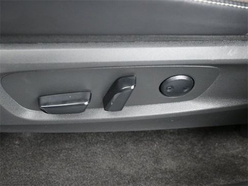 Used 2024 Nissan Pathfinder Platinum image 11