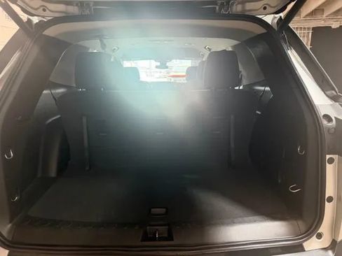Used 2020 Chevrolet Traverse LT FWD image 11