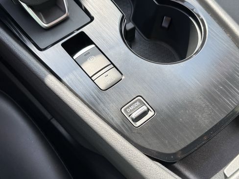 Used 2025 Nissan Rogue SV w/ SV Premium Package image 25