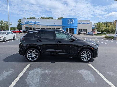 Used 2024 Buick Encore GX Avenir w/ Avenir Technology Package FWD image 2