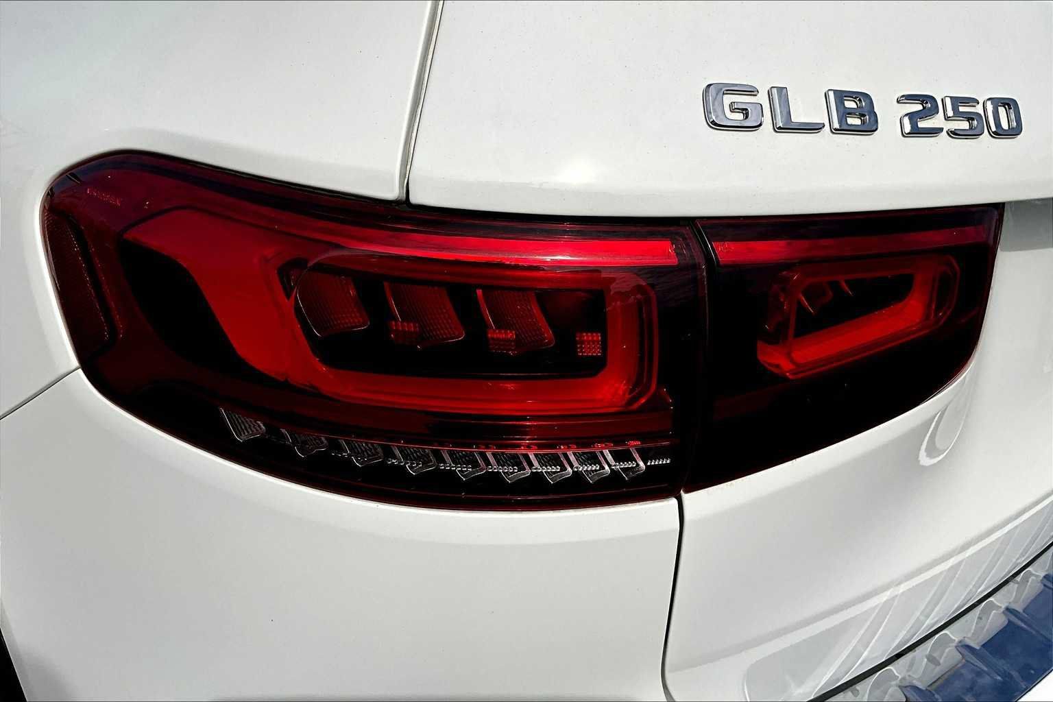 Used 2021 Mercedes-Benz GLB 250 4MATIC image 29
