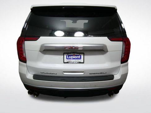 Used 2024 GMC Yukon Denali w/ Advanced Technology Package AWD/4WD image 4