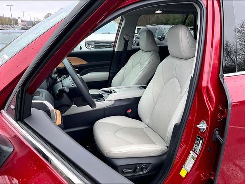 Used 2024 Toyota Grand Highlander AWD image 10