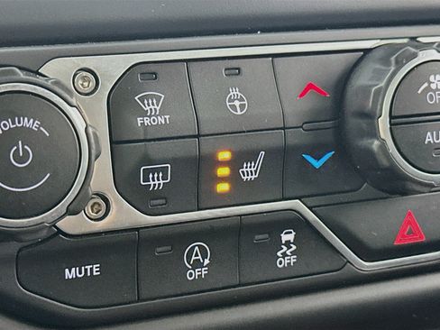 Used 2023 Jeep Wrangler Unlimited Rubicon w/ Cold Weather Group AWD/4WD image 20