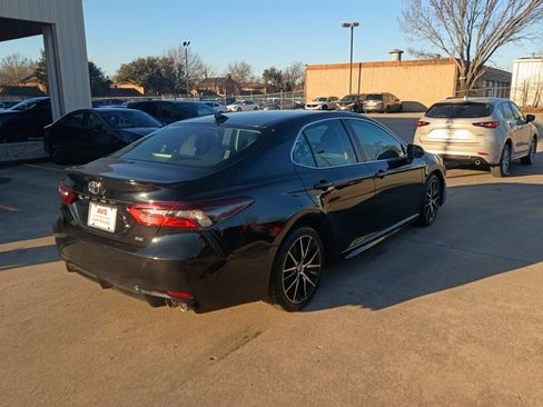Used 2024 Toyota Camry SE image 9