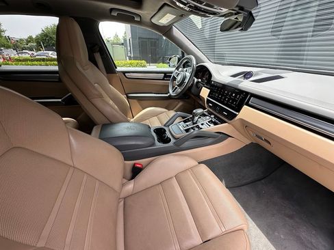 Certified 2023 Porsche Cayenne AWD/4WD image 39