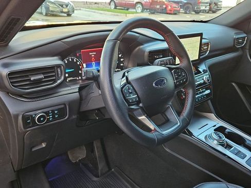 Used 2024 Ford Explorer ST-Line w/ Class IV Trailer Tow Package image 8