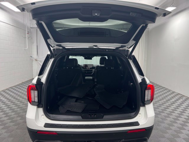 Used 2025 Ford Explorer ST-Line w/ Premium Package AWD/4WD image 8