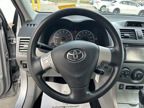 Used 2013 Toyota Corolla LE image 19