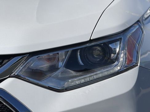 Used 2020 Chevrolet Traverse LT image 6