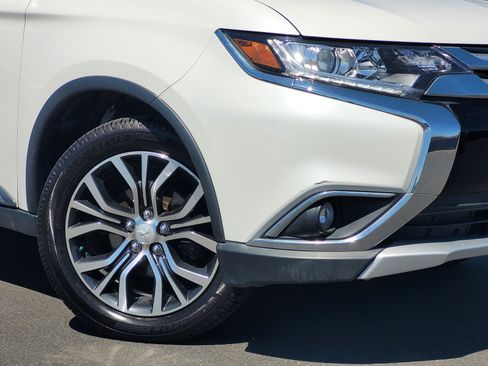 Used 2017 Mitsubishi Outlander SEL FWD image 3