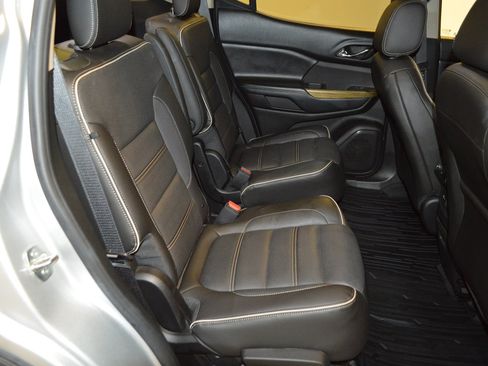 Used 2019 GMC Acadia Denali w/ Technology Package FWD image 12
