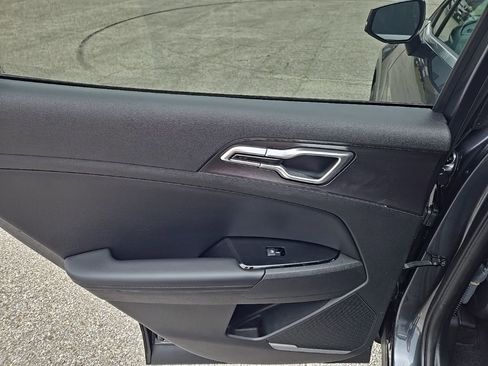 Used 2023 Kia Sportage EX image 18