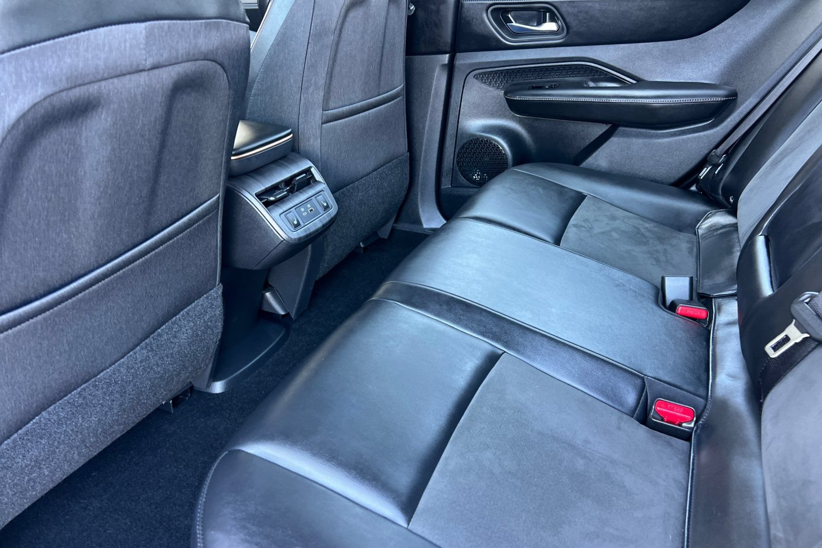 Certified 2024 Nissan Ariya FWD image 13