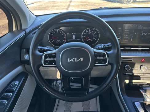Used 2022 Kia Carnival LX image 14